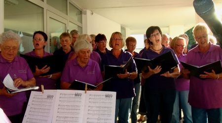 Sf Riet 10.08.2013 Chor beim Singen