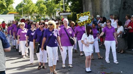 Maientag - singend im Festzug