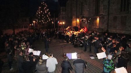 Ev. Kirchenchor und Posaunenchor Weihnachtsserenade Ev. Kirchenchor und Posaunenchor Weihnachtsserenade
