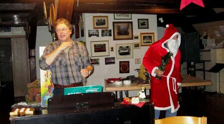 22.12.2011 Weihnachtsfeier - Weihnachtsmann u. Dirigent 22.12.2011 Weihnachtsfeier - Weihnachtsmann u. Dirigent
