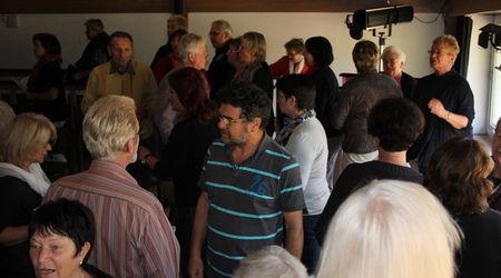 eine besondere Übung beim Chorprobenwochende in Pfronten eine besondere Übung beim Chorprobenwochende in Pfronten